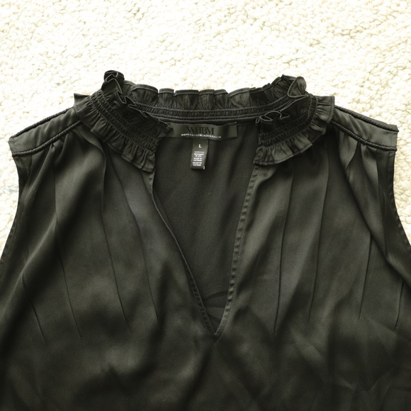Cute Black Top with Ruffled Collar - L - Picture 2 of 6
